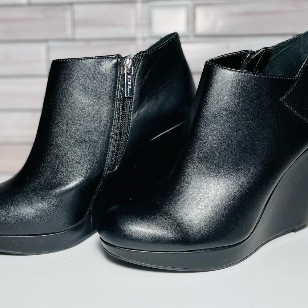 NEW Women's BCBG BCBGeneration Wedge Ankle Booties Leather Black 9M NVR WORN
